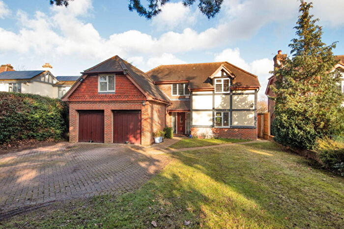 4 Bedroom Detached House For Sale In Manor Drive, Hartley, Longfield, Kent, DA3