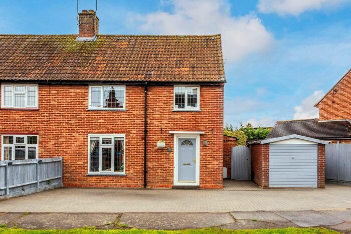 3 Bedroom Semi-Detached House For Sale In Skeynes Road, Edenbridge, TN8