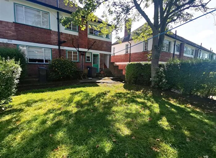 2 Bedroom Maisonette To Rent In Ossulton Way, London, N2