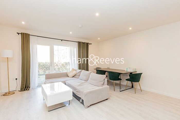 1 Bedroom Flat To Rent In Buttercup Apartments, Milbrook Park, NW7