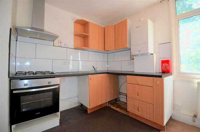 1 Bedroom Flat To Rent In Lee Gate, Chesham Lane HP16