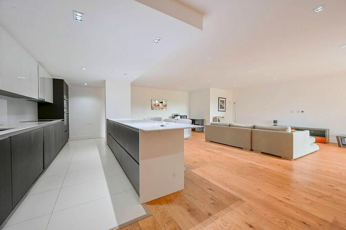 2 Bedroom Flat To Rent In Kew Bridge Road, Brentford, TW8