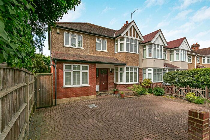 5 Bedroom Semi-Detached House For Sale In Richmond Road, Kingston Upon Thames, KT2