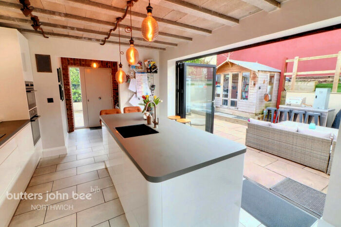 5 Bedroom Detached House For Sale In Station Road, Delamere, CW8