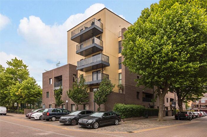2 Bedroom Flat To Rent In Coombe House, Knapp Road, E3