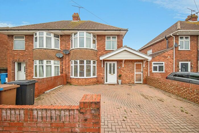 3 Bedroom Semi Detached House For Sale In Cedarcroft Road, Ipswich, IP1