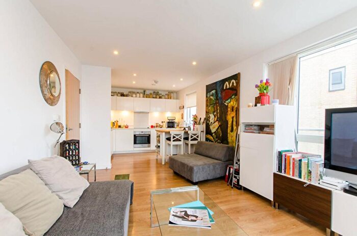 2 Bedroom Flat To Rent In Seven Sea Gardens, Tower Hamlets, London, E3