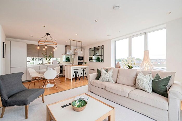 2 Bedroom Flat For Sale In Glenthorne Road, Hammersmith, W6