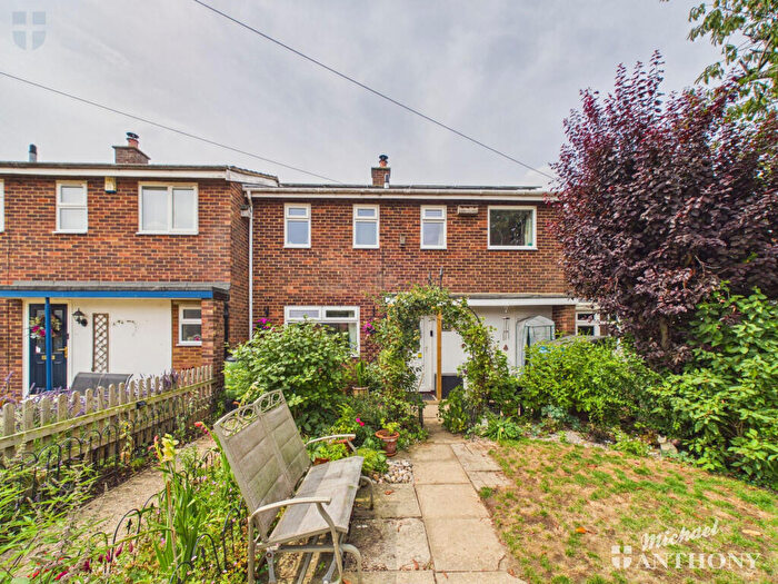 2 Bedroom House For Sale In Linnet Drive, Westcott, HP18