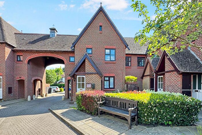 2 Bedroom Flat To Rent In Bedroom First Floor Flat In Chichester, PO19