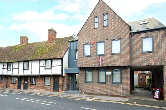 2 Bedroom Flat For Sale In Peach Street, Wokingham, Berkshire, RG40