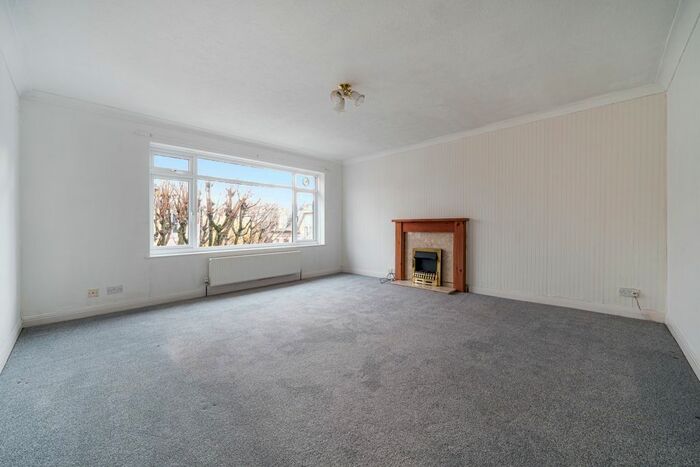 Studio To Rent In Selborne Place, Hove, BN3