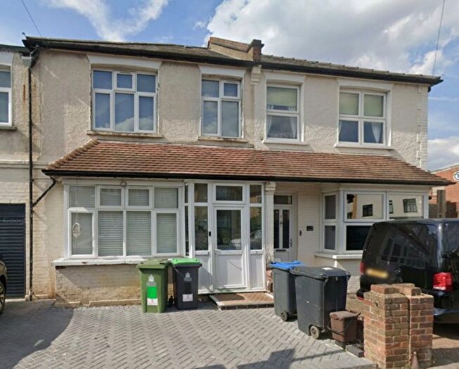 3 Bedroom Terraced House To Rent In Lime Grove, London, KT3