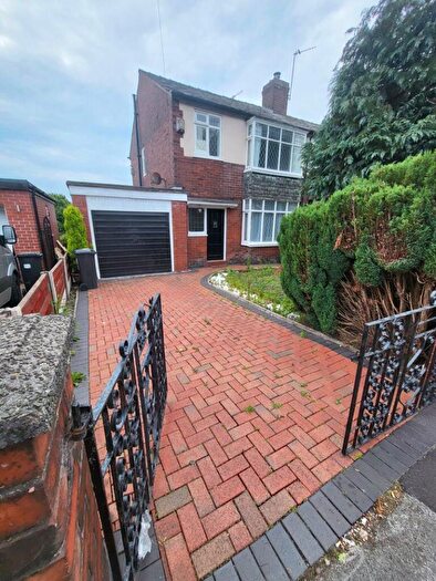 3 Bedroom Semi-Detached House To Rent In Chorley Old Road, Bolton, BL1