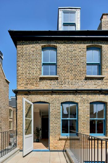 3 Bedroom Terraced House For Sale In Scawen Road, London, SE8