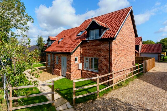 3 Bedroom Detached House For Sale In Watton Road, Larling, Norwich, NR16