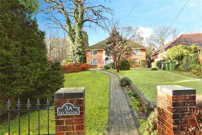 2 Bedroom Maisonette For Sale In Woolston Road, Netley Abbey, Southampton, Hampshire, SO31