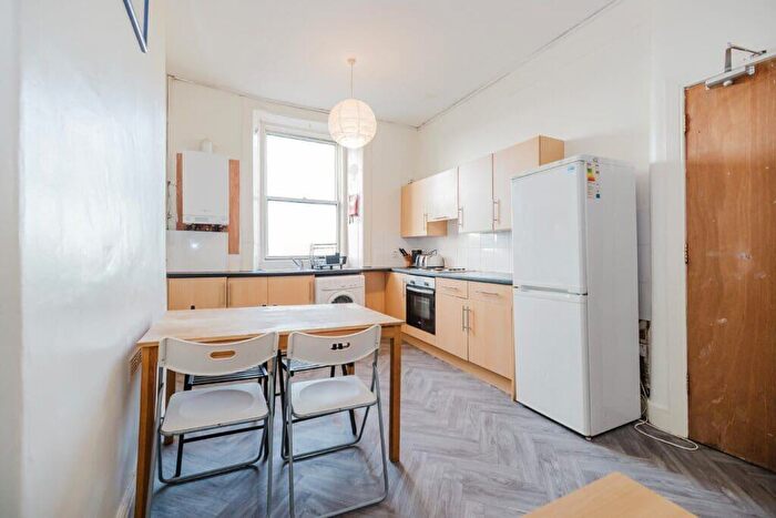 3 Bedroom Flat To Rent In L South Oxford Street, Edinburgh, EH8