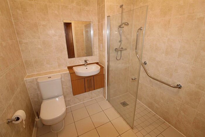 1 Bedroom Flat For Sale In Elliott Court, High Street North, Dunstable, LU6