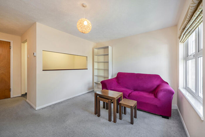 1 Bedroom Flat To Rent In Windmill Rise, Kingston Upon Thames, KT2