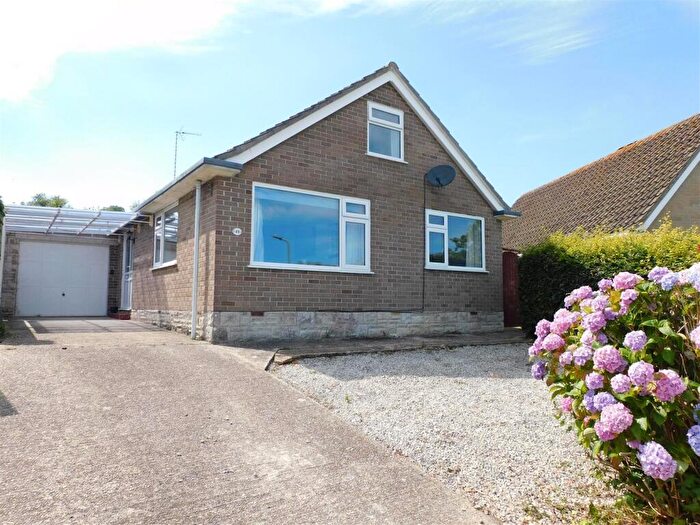 2 Bedroom Detached Bungalow For Sale In Wychall Park, Seaton, EX12