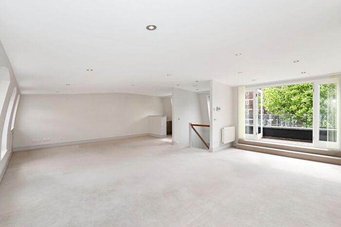 4 Bedroom Mews To Rent In Horbury Mews, London, W11