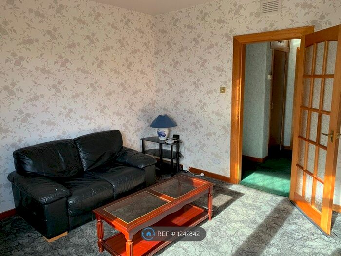 2 Bedroom Flat To Rent In Moat Drive, Edinburgh, EH14