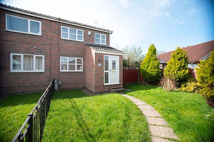 3 Bedroom Semi Detached House For Sale In Dunnock Close, Hull, HU8