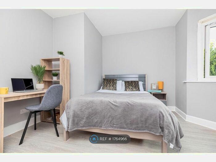 5 Bedroom Detached House To Rent In Wallisdown Road, Bournemouth, BH12