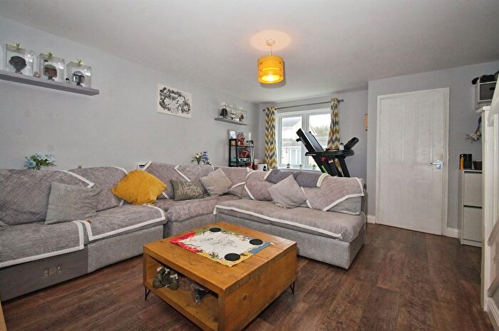 3 Bedroom Semi-detached House For Sale In Parc Deri, Bridgend, CF31