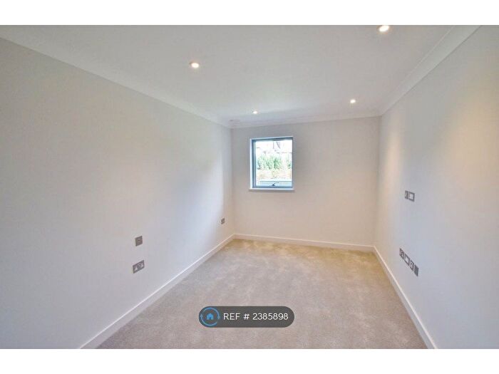 2 Bedroom Flat To Rent In Epsom Court, London, NW4