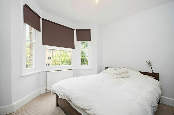 2 Bedroom Flat To Rent In Brookfield Road, Victoria Park, London, E9