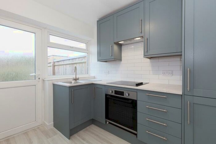 3 Bedroom Semi-Detached House To Rent In Parsons Mead, Abingdon, OX14