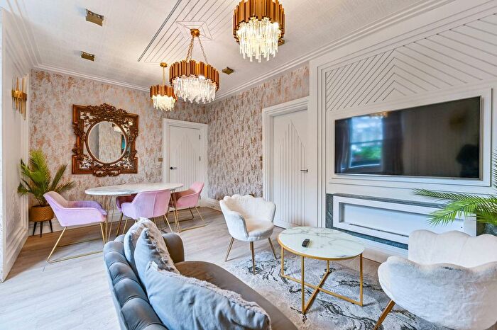 2 Bedroom Flat To Rent In Lady Somerset, Kentish Town, London, NW5