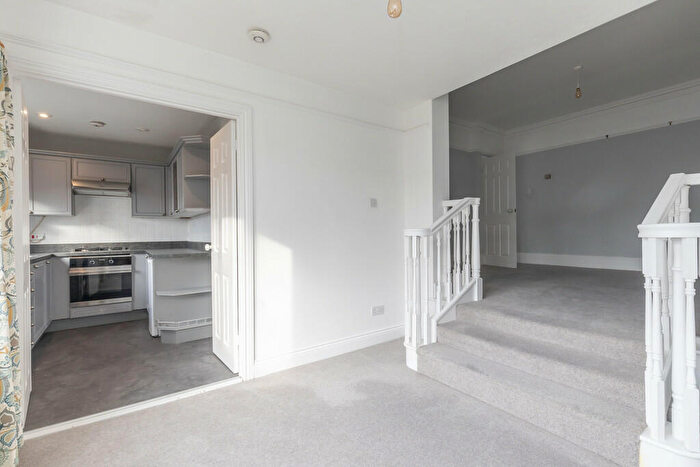2 Bedroom Apartment To Rent In Kings Road, Cheltenham, GL52