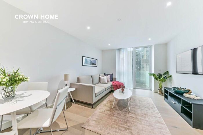 1 Bedroom Apartment For Sale In Admiralty House, Vaughan Way, E1W