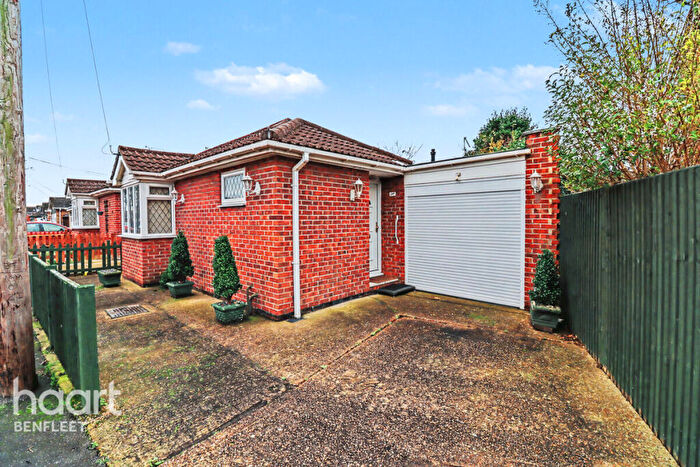 1 Bedroom Detached Bungalow For Sale In Fairlop Avenue, Canvey Island, SS8