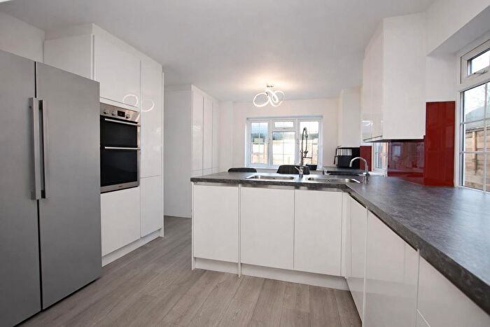 6 Bedroom Detached House For Sale In Tilehouse Close, Borehamwood, WD6