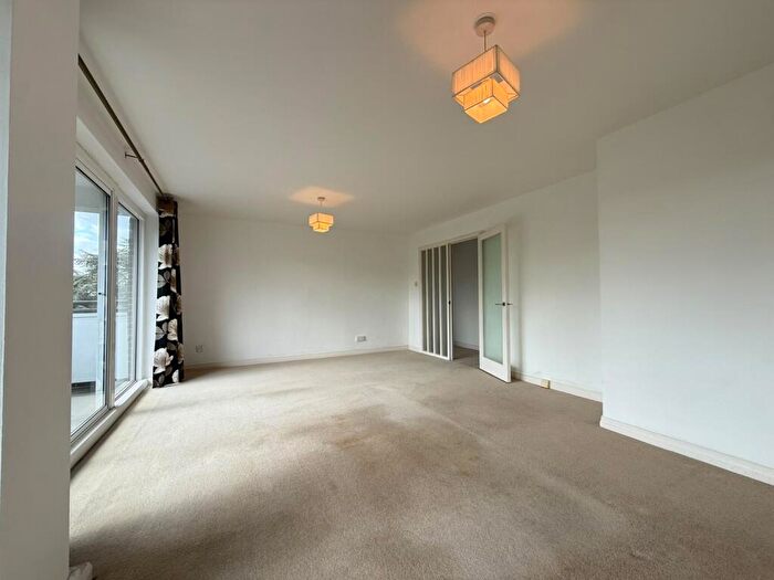3 Bedroom Apartment To Rent In Barrydene, Oakleigh Road North, Whetstone, London, N20