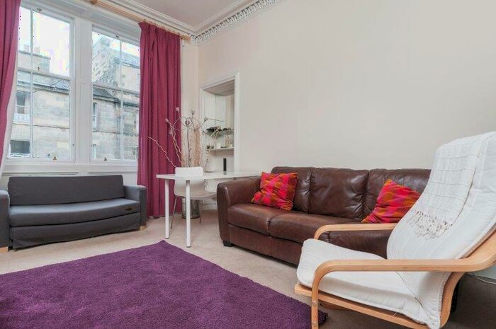 2 Bedroom Flat To Rent In L &#; Montague Street, Edinburgh, EH8