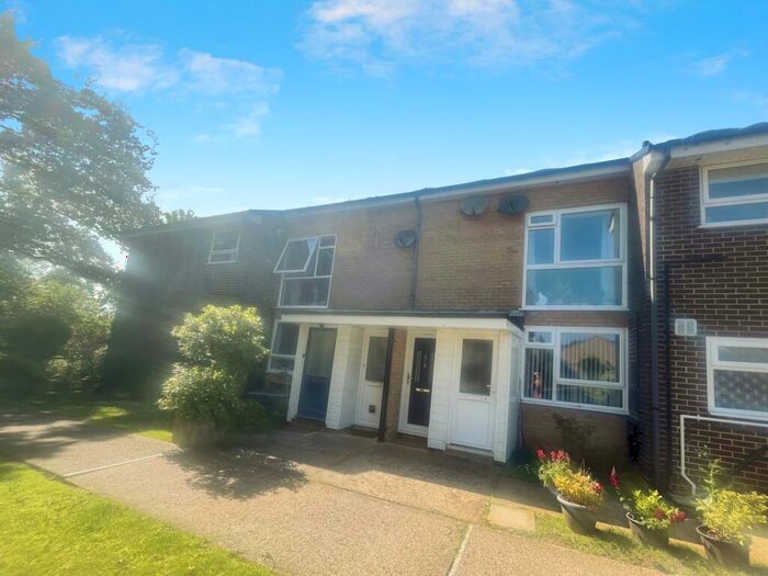 2 Bedroom Maisonette To Rent In Forest Way, Winford, PO36