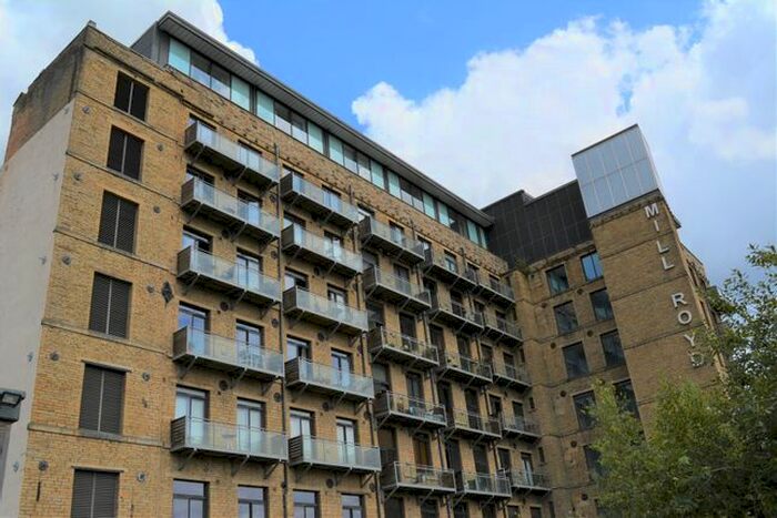 2 Bedroom Flat To Rent In Huddersfield Road, Rastrick, Brighouse, HD6