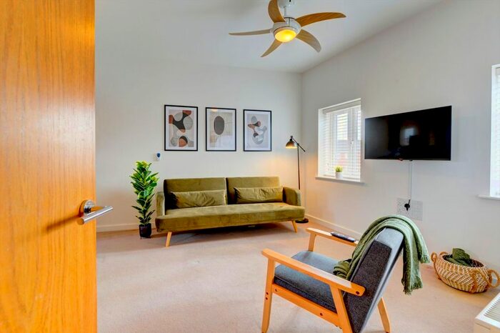 2 Bedroom Flat To Rent In Rochester Way, Bedford MK42