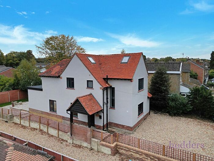 4 Bedroom Detached House To Rent In Spinney Hill, Addlestone, Surrey, KT15