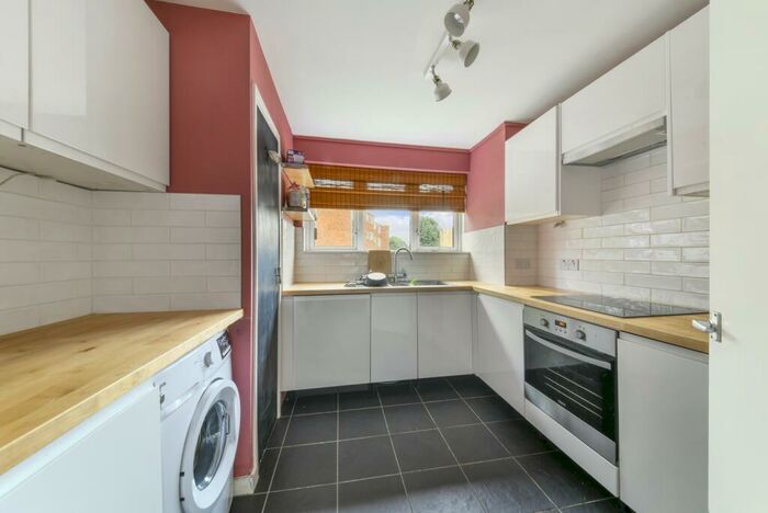 2 Bedroom Flat To Rent In Church Road, Leyton, London, E10