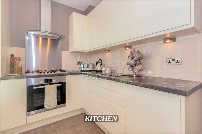 2 Bedroom Flat To Rent In Dunstable Road, Luton, LU4