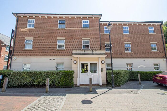 2 Bedroom Flat To Rent In Empire Walk, Greenhithe, DA9