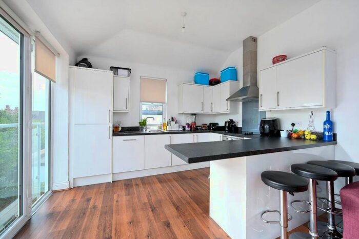 2 Bedroom Flat To Rent In Hove Park Villas, Hove, BN3