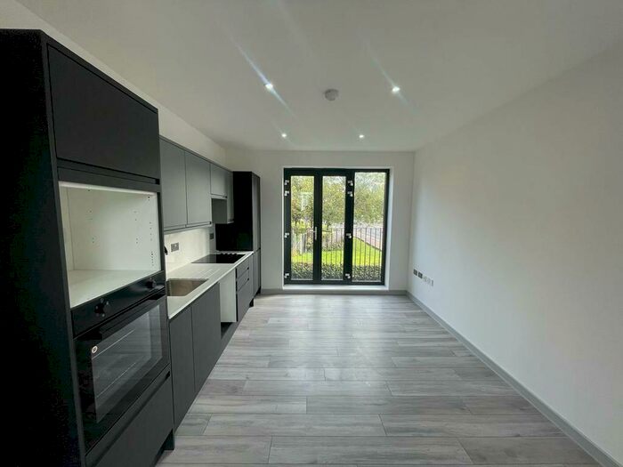 1 Bedroom Flat To Rent In Chingford Road, Walthamstow, E17