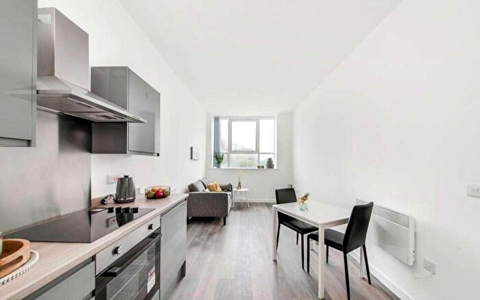 Studio For Sale In Bingley Road, Bradford, West Yorkshire, BD9